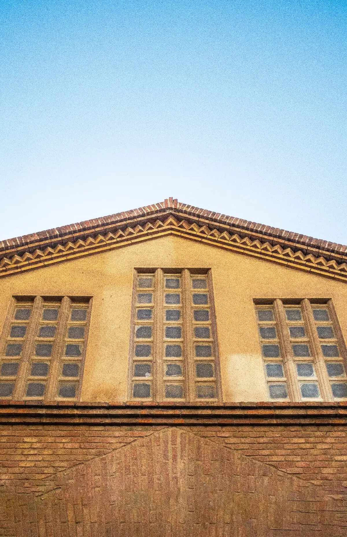 Detall de la façana modernista de l'edifici